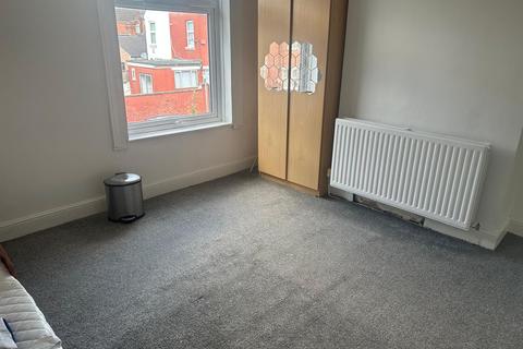 2 bedroom terraced house to rent, St. Georges Road, Coventry CV1