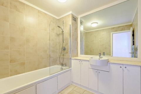 2 bedroom flat to rent, Fulham Road, London, SW3