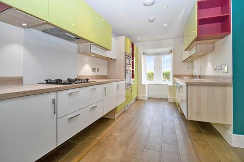 4 bedroom detached house to rent, Providence Avenue, Bradford