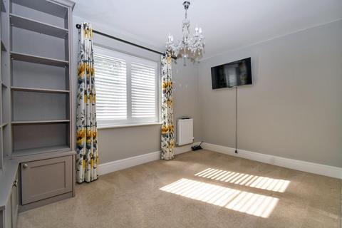 4 bedroom detached house to rent, Providence Avenue, Bradford