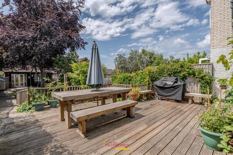 3 bedroom property for sale, Manor Road, Ringwood