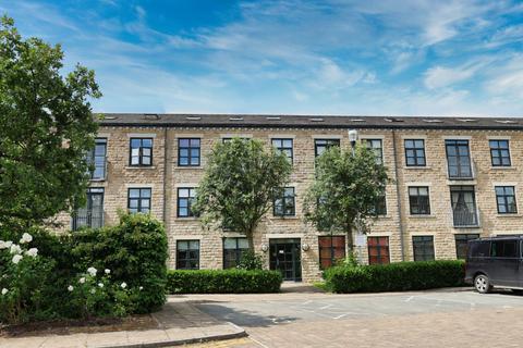 2 bedroom flat for sale, Meadow Road, Apperley Bridge, Bradford, West Yorkshire, BD10