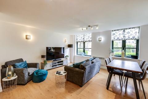 2 bedroom flat for sale, Meadow Road, Apperley Bridge, Bradford, West Yorkshire, BD10