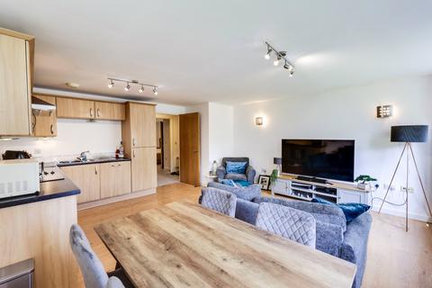 2 bedroom flat for sale, Meadow Road, Apperley Bridge, Bradford, West Yorkshire, BD10