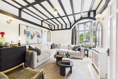 132 Tuffley Avenue, Gloucester, GL1 5NS