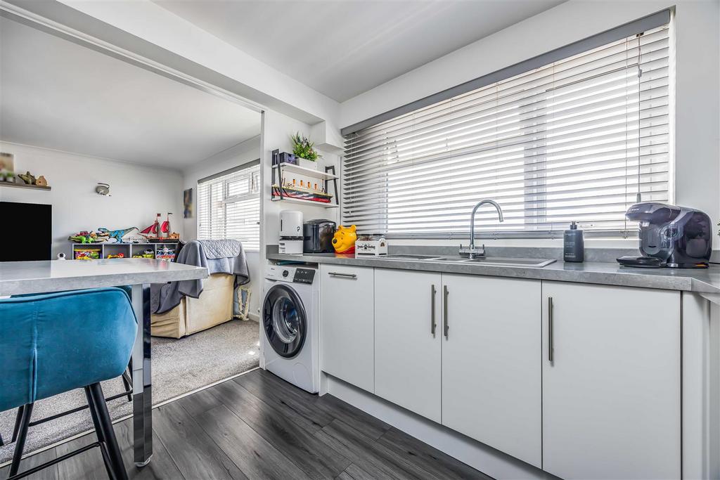 13 Anne’s Court, Seafront, Hayling Island-Small-Po