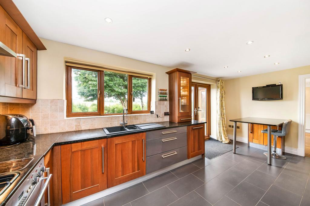 Dining kitchen