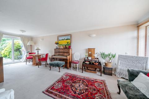 3 bedroom detached house for sale, Rushden Way, Farnham, Surrey, GU9
