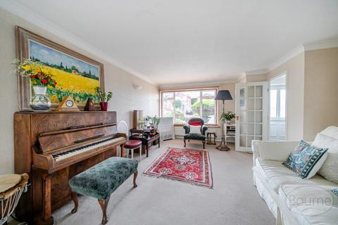 3 bedroom detached house for sale, Rushden Way, Farnham, Surrey, GU9