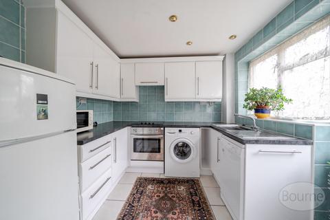 3 bedroom detached house for sale, Rushden Way, Farnham, Surrey, GU9