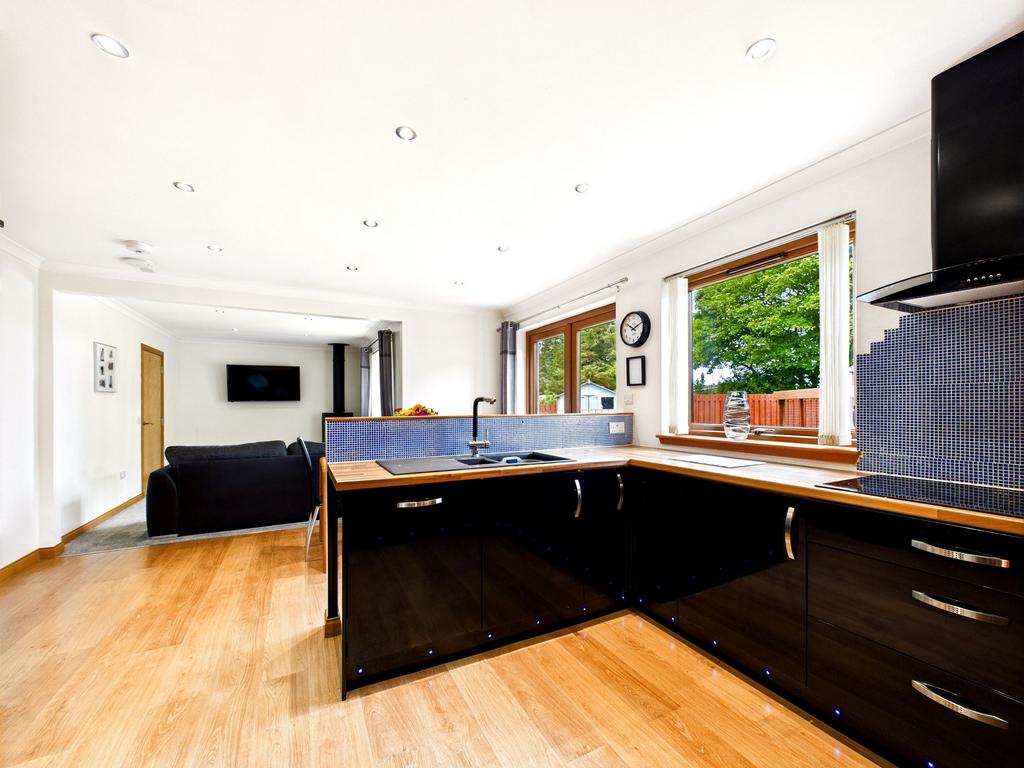 Kitchen/dining/family room