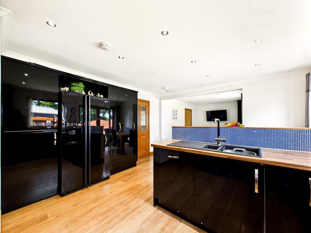 Kitchen/dining/family room