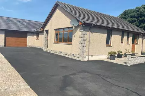 4 bedroom detached bungalow for sale