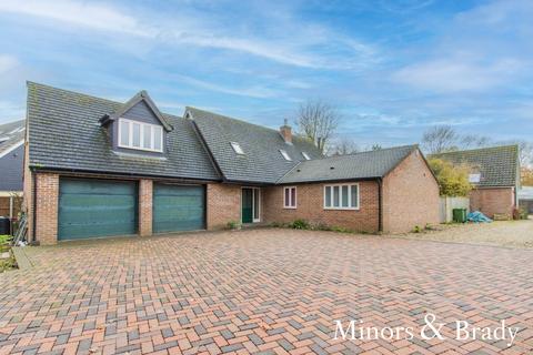 undefined, Long Street, Great Ellingham