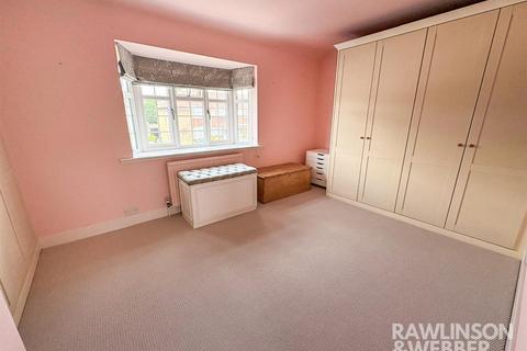 19 Berkeley Drive, West Molesey, KT8 1RA