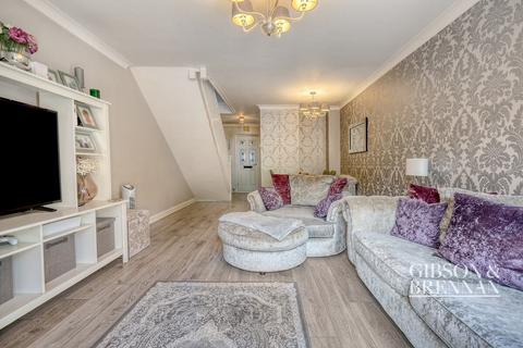 3 bedroom terraced house for sale, Latimer Drive, Basildon, SS15