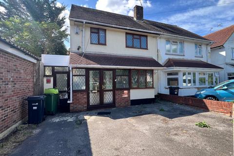 3 bedroom terraced house to rent, Illford, IG2