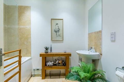 1 bedroom flat to rent, Graham Road, Chiswick, London, W4