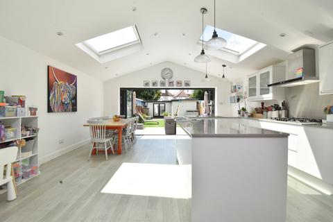 undefined, Cottimore Avenue, Walton-on-Thames, KT12