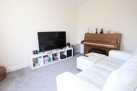 4 bedroom detached house to rent, Milman Walk, Apperley Bridge