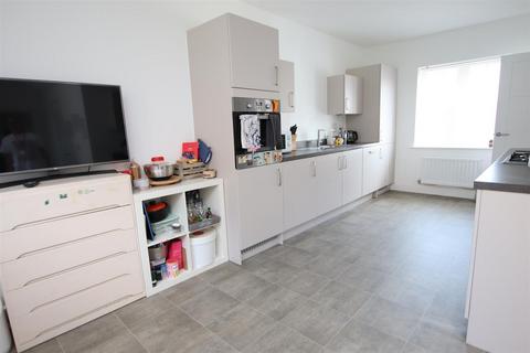 4 bedroom detached house to rent, Milman Walk, Apperley Bridge
