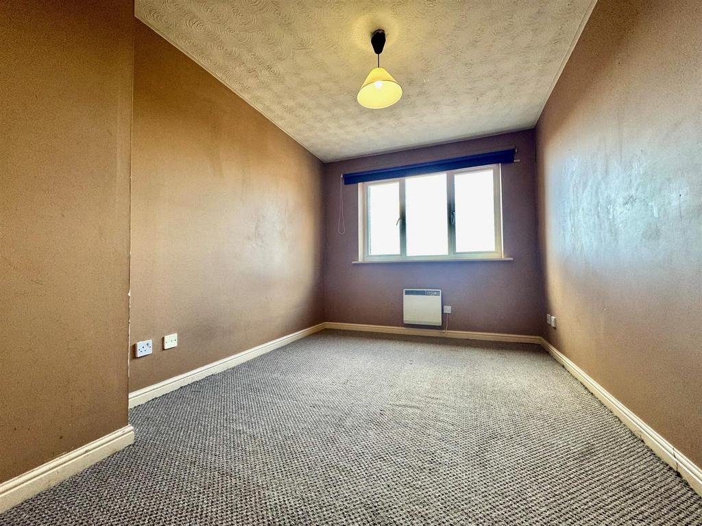 Bedroom 1.jpg