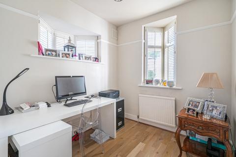47 Ernest Grove, Beckenham, BR3 3HY