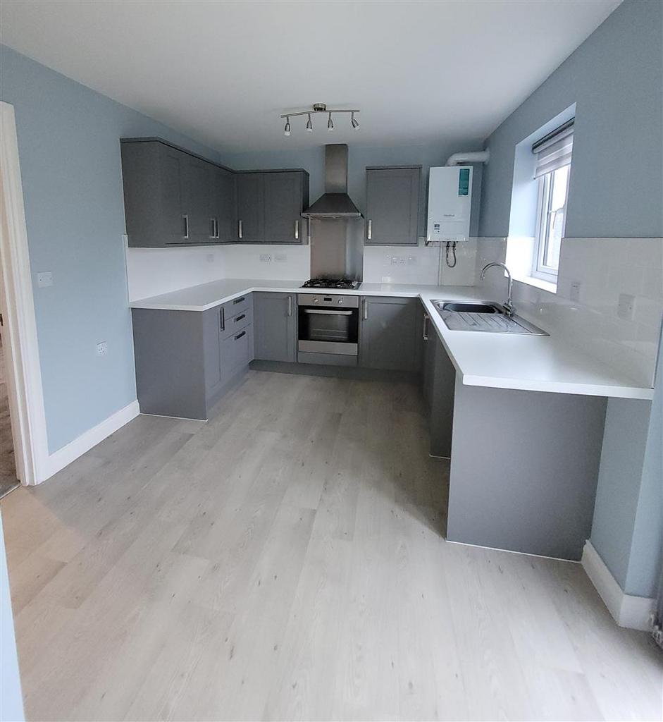 Kitchen 2.jpg