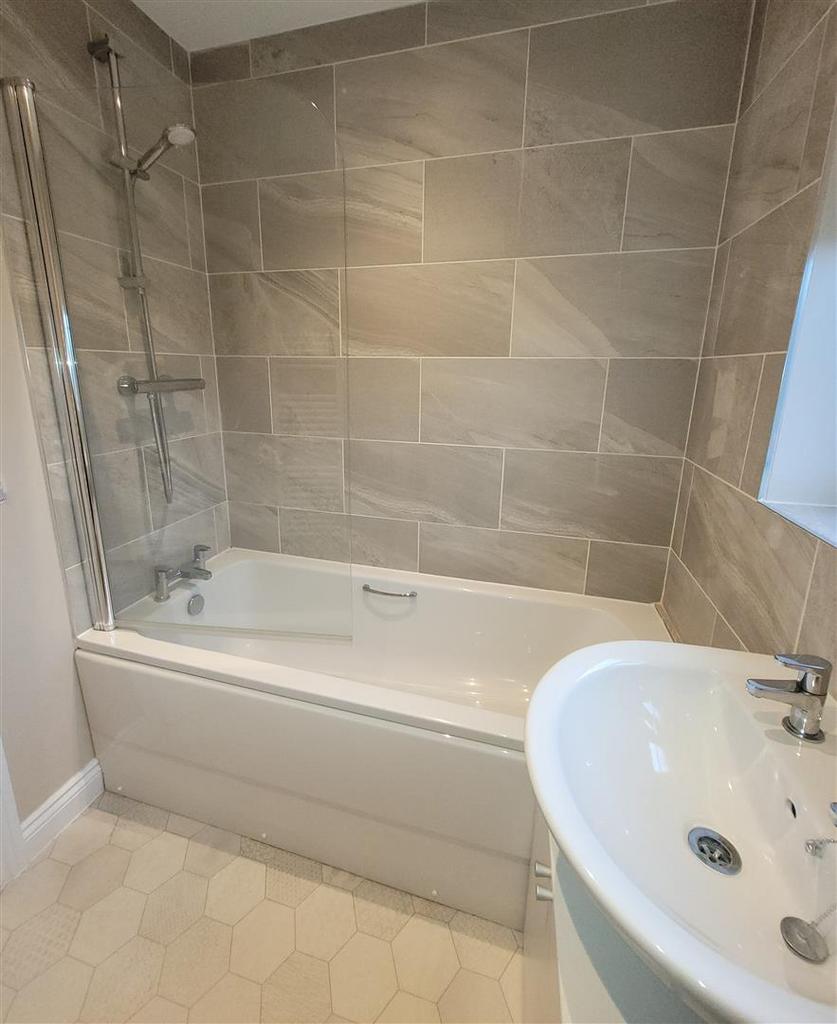 Bathroom 2.jpg