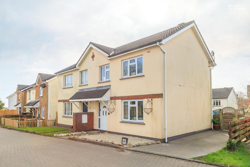 6 Hillcroft Green-19.jpg