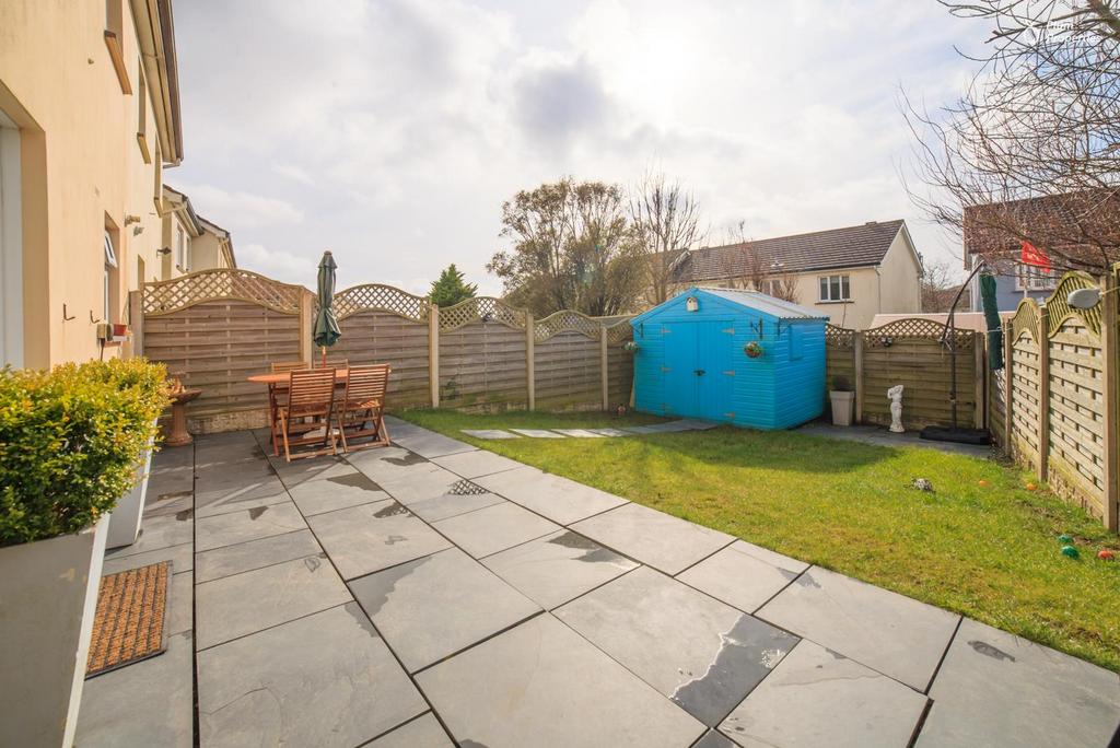 6 Hillcroft Green-12.jpg