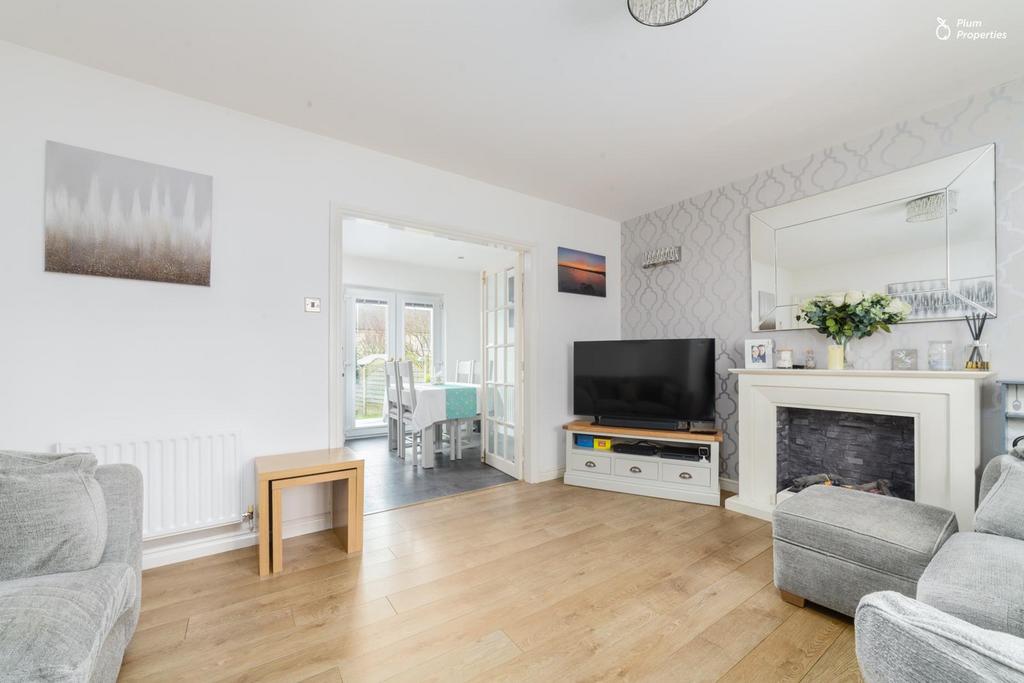 6 Hillcroft Green-4.jpg