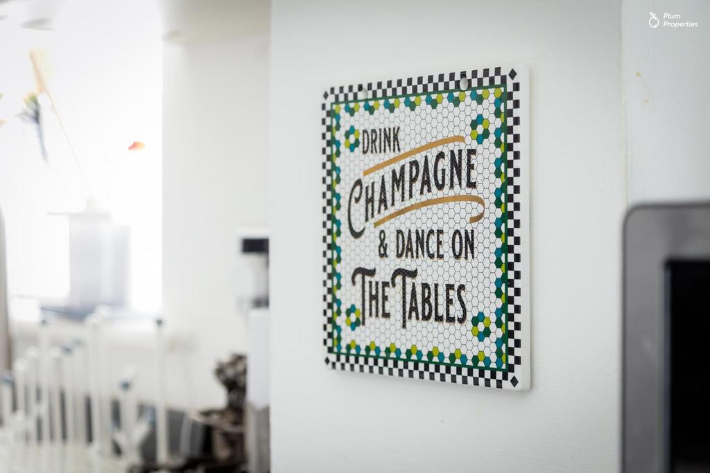 6 Hillcroft Green-18.jpg