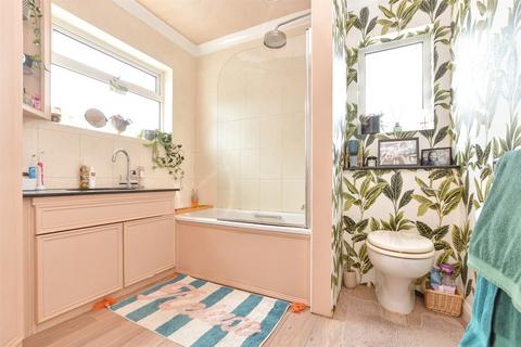 101 Hitchings Way, Reigate, RH2 8EP