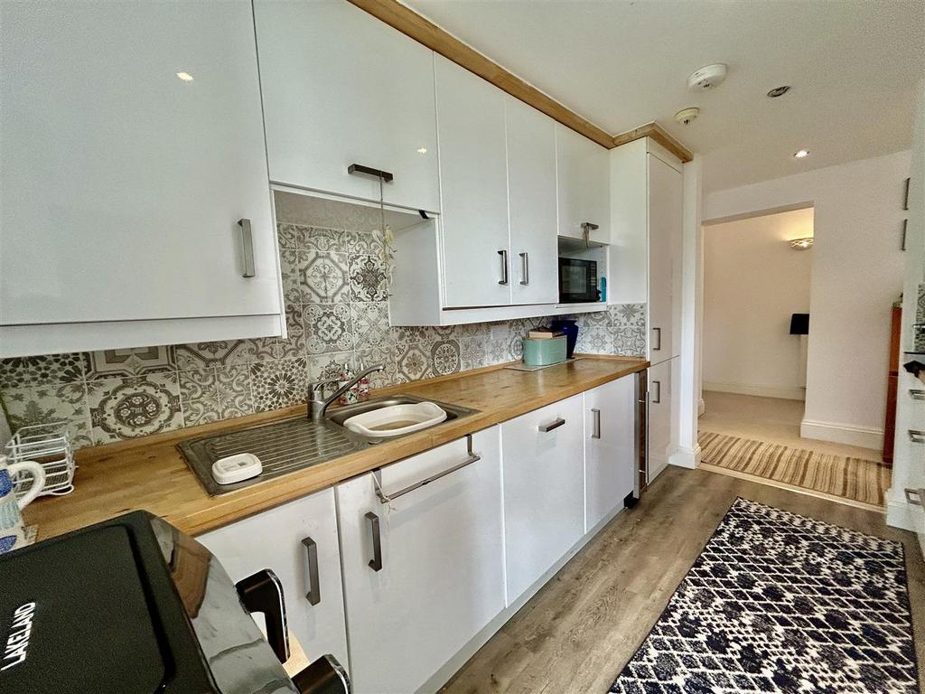 Kitchen1.JPG