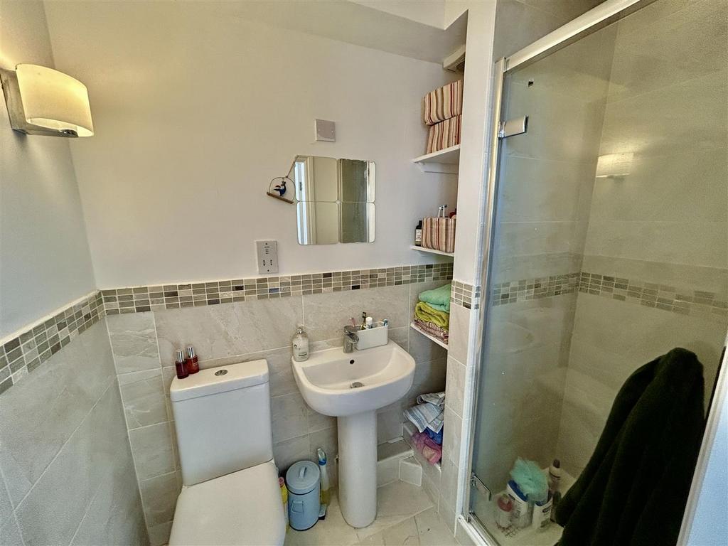 Ensuite1.JPG