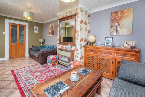 25 Cecil Drive, Corby, NN18 8BG