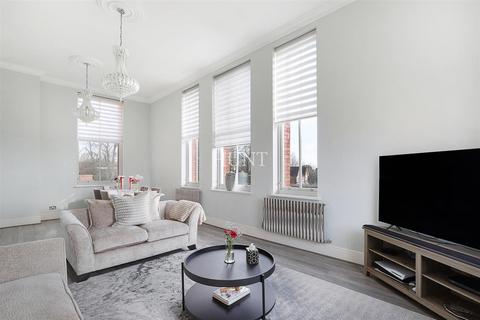 2 bedroom apartment for sale, Goldsmith House, Repton Park, Woodford Green