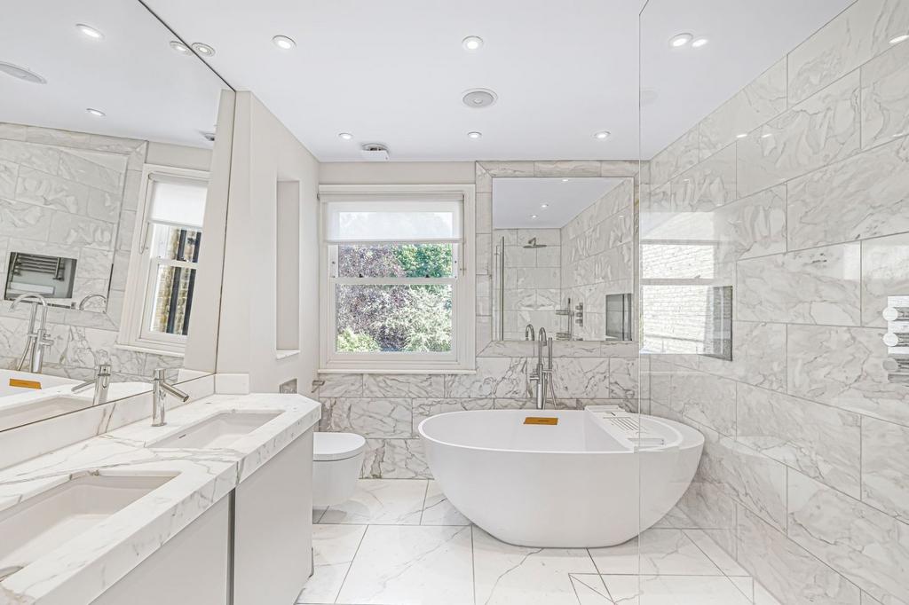En-Suite Bathroom