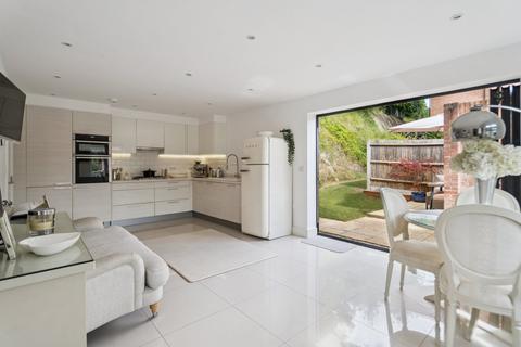 9 Compton Road, Wooburn Green, High Wycombe, HP10 0AW