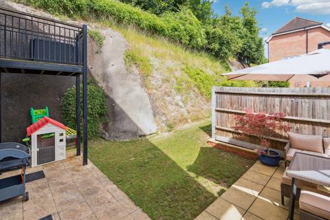 9 Compton Road, Wooburn Green, High Wycombe, HP10 0AW