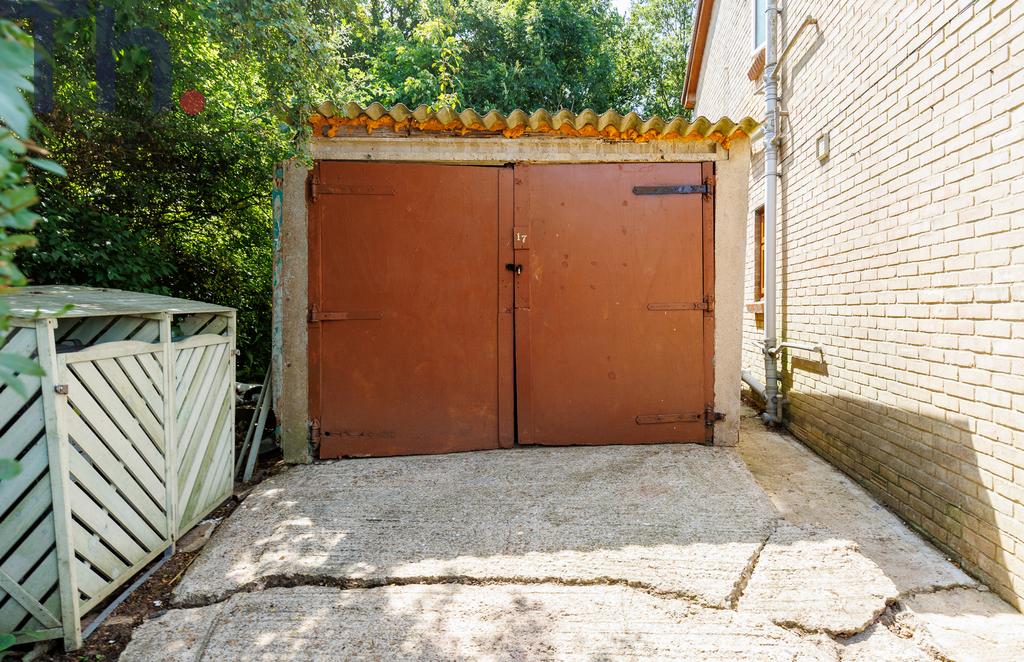 Detached Garage