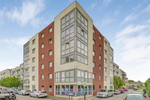 1 bedroom flat for sale, Orchard Road, Richmond, TW9