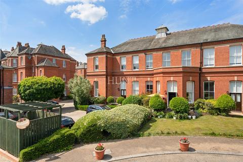 2 bedroom apartment for sale, Wentworth House, Repton Park, Woodford Green, Essex