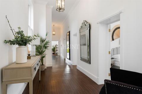 2 bedroom apartment for sale, Wentworth House, Repton Park, Woodford Green, Essex