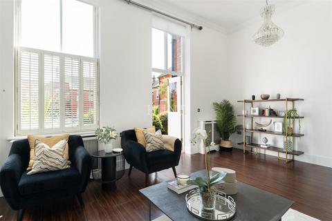 2 bedroom apartment for sale, Wentworth House, Repton Park, Woodford Green, Essex