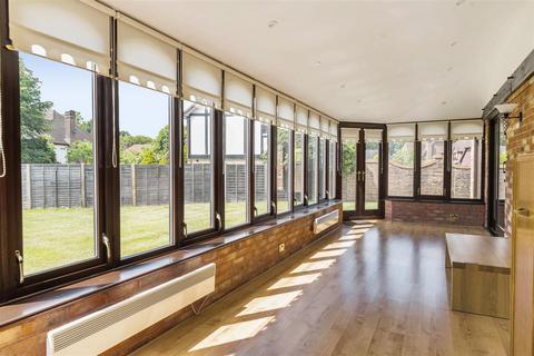 5 bedroom detached house to rent, Tadworth