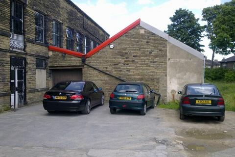 Warehouse to rent, Reva Syke Rd Bradford BD14 6QY