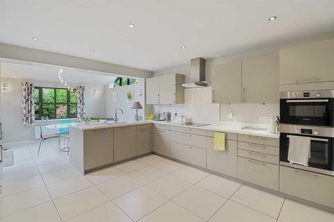 Pond House Cox Lane, Stoke Row, Henley-on-thames, RG9 5QG