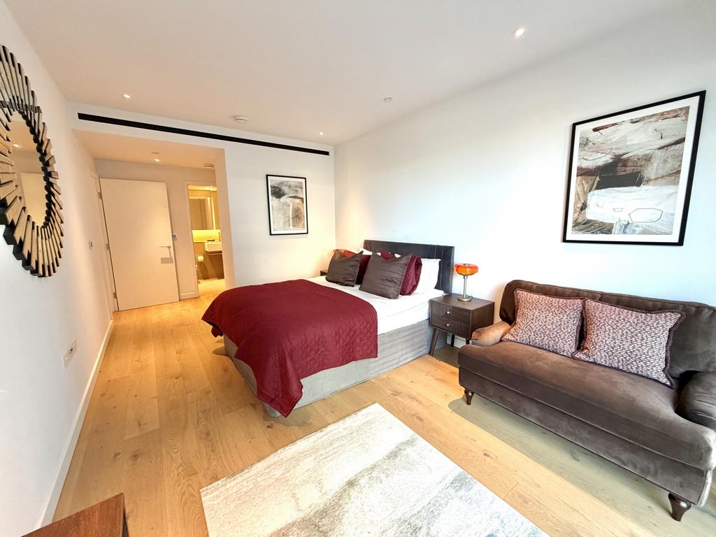 Master Bedroom (2)